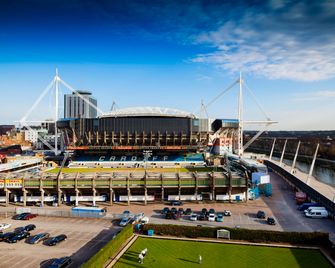 Holiday Inn Cardiff City Centre By IHG - קארדיף - בניין