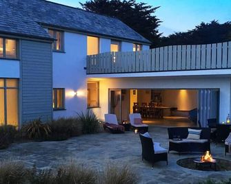 Downalong - Wadebridge - Innenhof