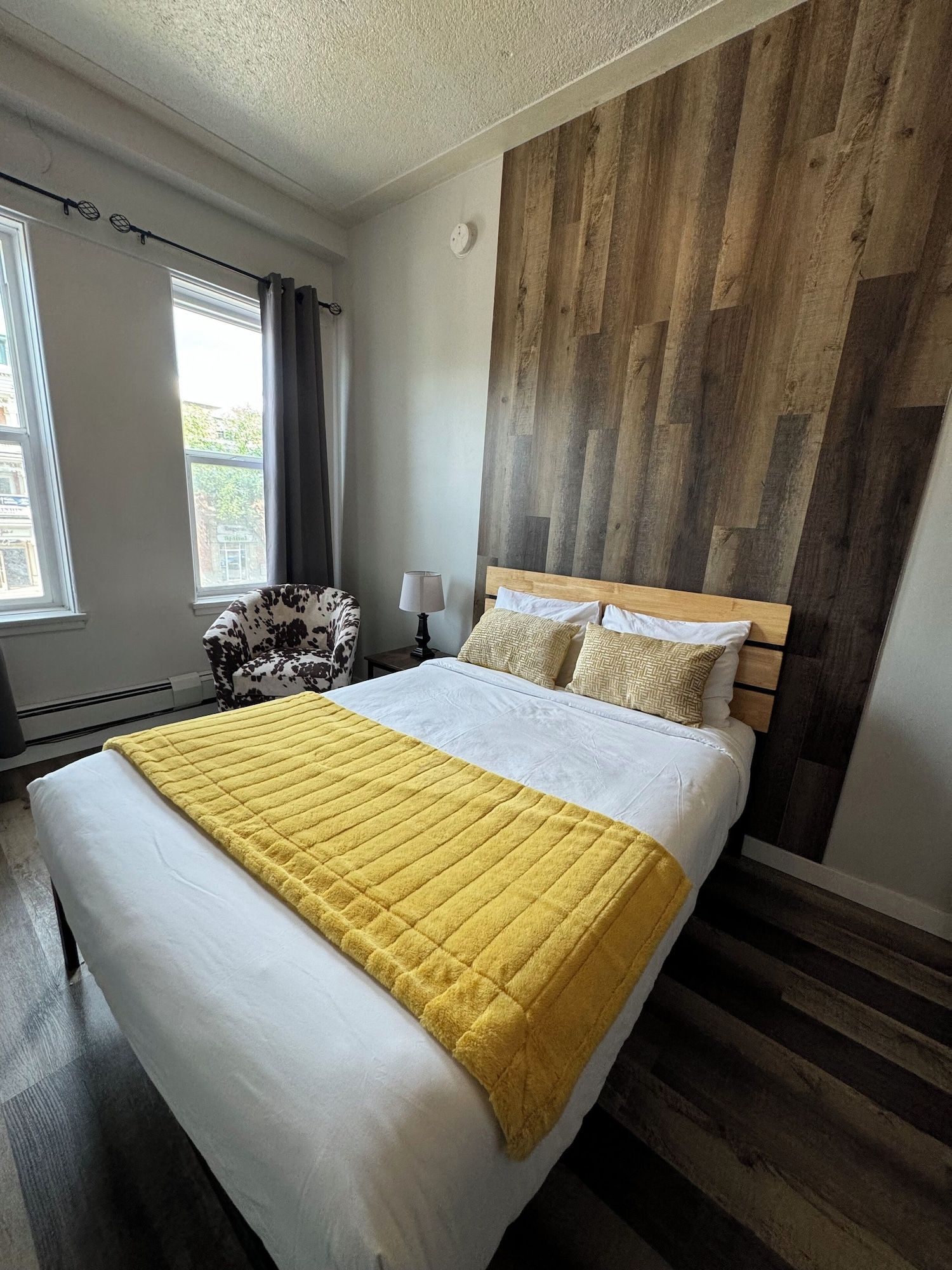 Commercial Hotel - Edmonton