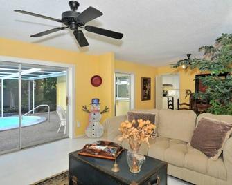 #1us Siesta Key Beach Pool House - Siesta Key - Living room