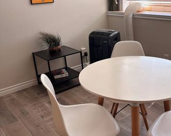 B-Large charming downtown apartment B! - Sault Sainte Marie - Spisestue