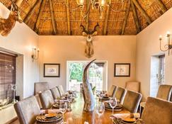 Ikhaya Safari Lodge - Constantia - Dining room
