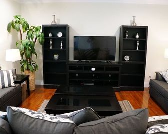 Special Luxury Boutique House 9rm9ra/6massive Suites - Rowland Heights - Living room
