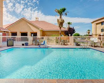 Homewood Suites by Hilton Lancaster - Lancaster - Pool