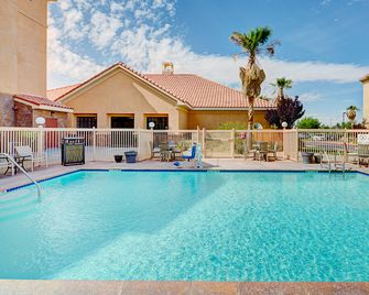 Homewood Suites by Hilton Lancaster - Lancaster - Pool