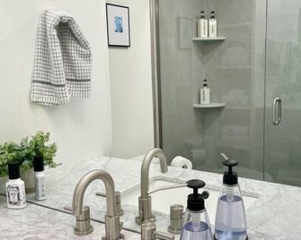 4 King Suites, Downtown, Outlets, Beach, - Portsmouth