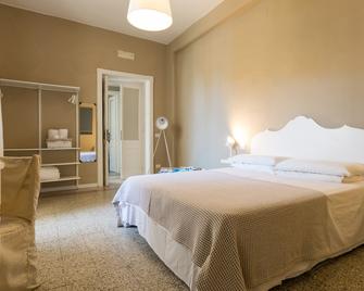 Guest House - Blulassù Rooms - Cagliari - Bedroom