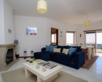 Buarcos Pool Apartment - Buarcos - Living room