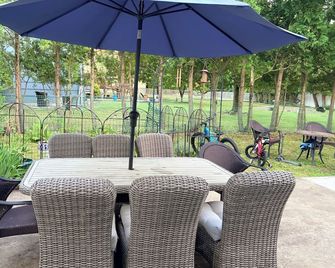 Cozy home 30 mins from NYC and close to multiple attractions, min 30 day - Wayne - Patio