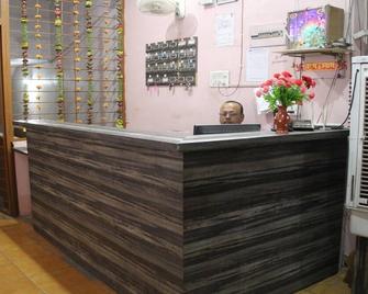 Unit 13 Beautiful and clean room to stay - Jabalpur - Front desk