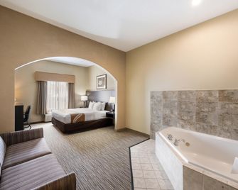 Quality Inn and Suites Fishkill South near I-84 - Fishkill - Slaapkamer