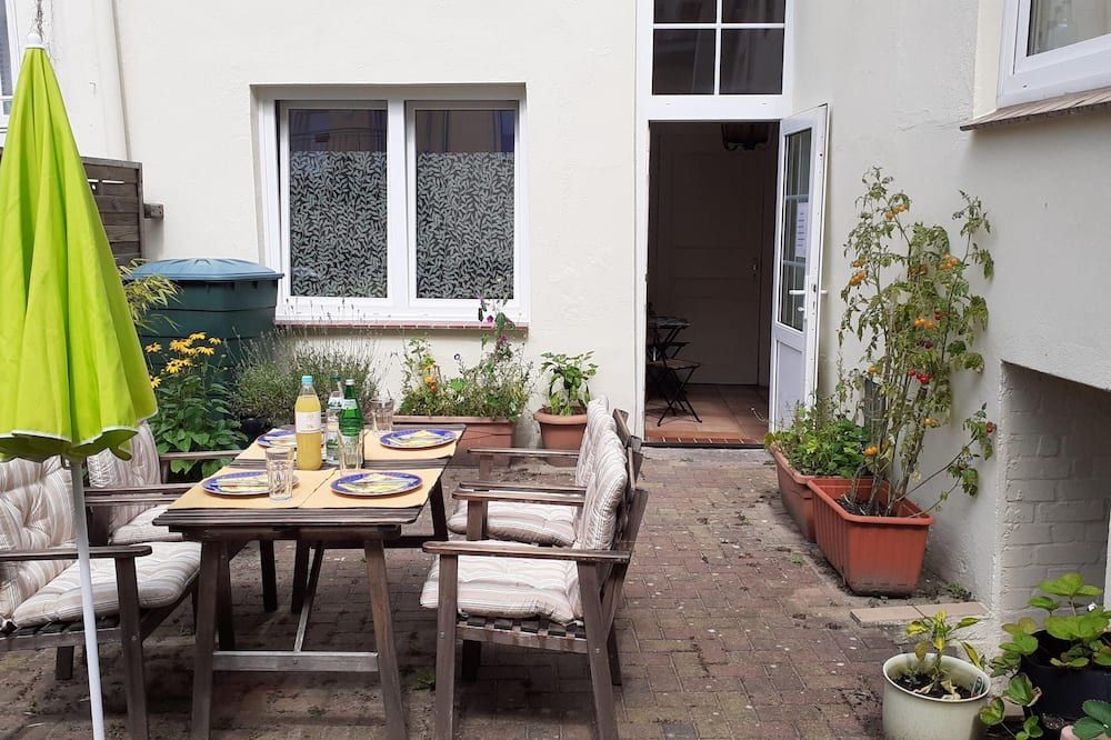 2-Zimmer-Ferienwohnung im 1. Obergeschoss - Lübeck - Innenhof