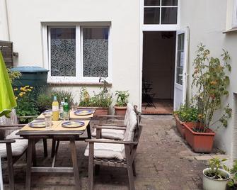 2-Zimmer-Ferienwohnung im 1. Obergeschoss - Lübeck - Hol