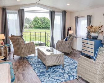 THE HOOT, pet friendly, with a garden in Stowmarket - Stowmarket - Living room