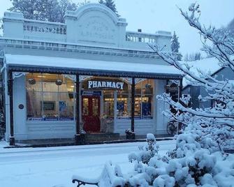 Arrowtown Stoney Cottage - Arrowtown - Budova