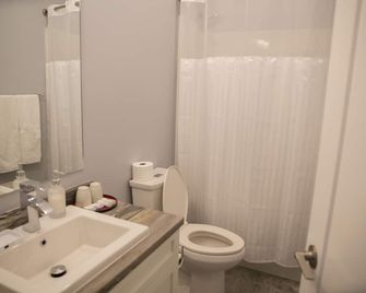 Downtown Whitehorse 4 Bedrooms Deluxe Co - Whitehorse - Kitchen