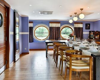 Rohan Boat Prague - براغ - مطعم