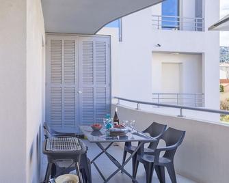 L'orangeraie Calvi centre à 300m de la plage et du port parking privé - Calvi - Balcony