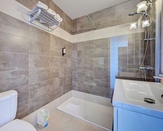 Hotel Camille - Saintes-Maries-de-la-Mer - Bathroom