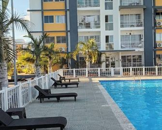Tranquil 2-bedroom with terraza apartment in enchanting Licey with WiFi, A/C - Licey al Medio - Pool
