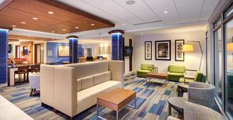 Holiday Inn Express & Suites Terrace - Terrace - Lounge