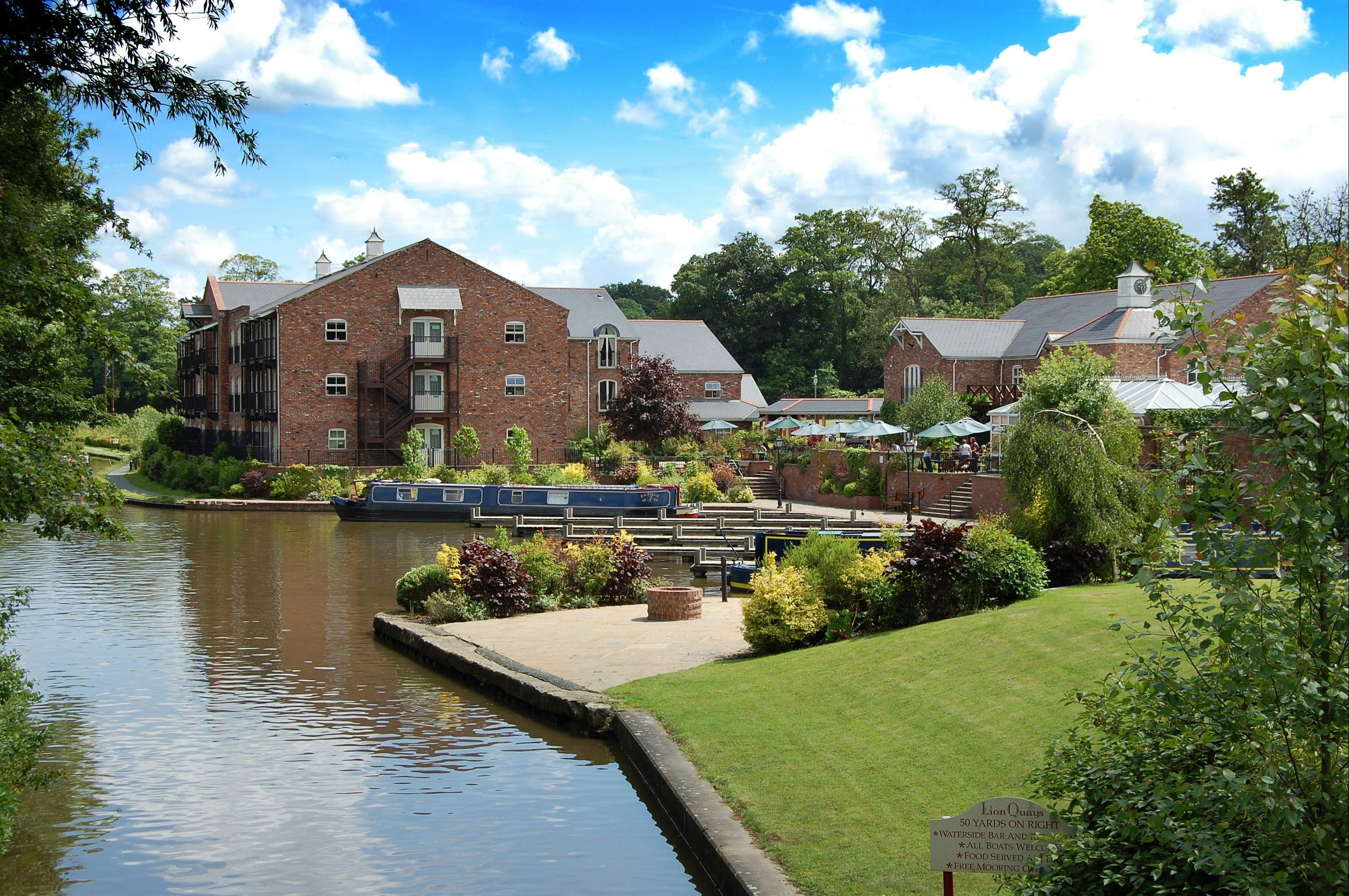 Lion Quays Hotel & Spa - אווסווסטרי - בניין