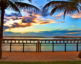 Historic District House, Walking Distance to restaurant's, Fisherman's Village. - Punta Gorda - Balcony