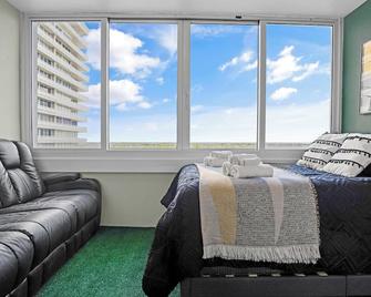 Relaxing Beach Escape - Oceanfront Pool and Tiki - Fort Lauderdale - Sala de estar