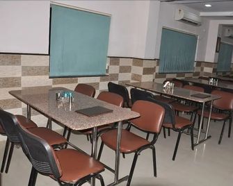 Hotel Shree Darshan, Dwarka - Dwārka - Restaurante