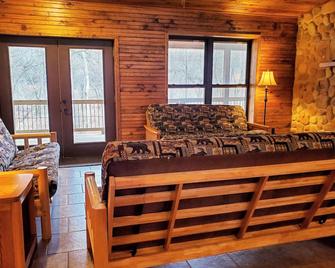 Secluded Cabin on Current River Waterfront - Eminence - Living room