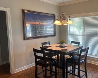 Country living - Covington - Jídelna