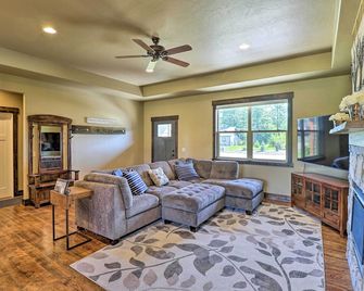 Modern Kalispell Home - 28 Mi to Glacier NP! - Kalispell - Oturma odası