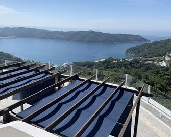 The Almudena - Acapulco - Balcón