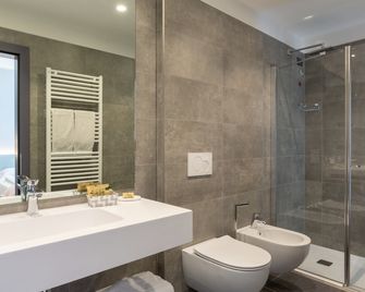 Garda Life - Riva del Garda - Bathroom