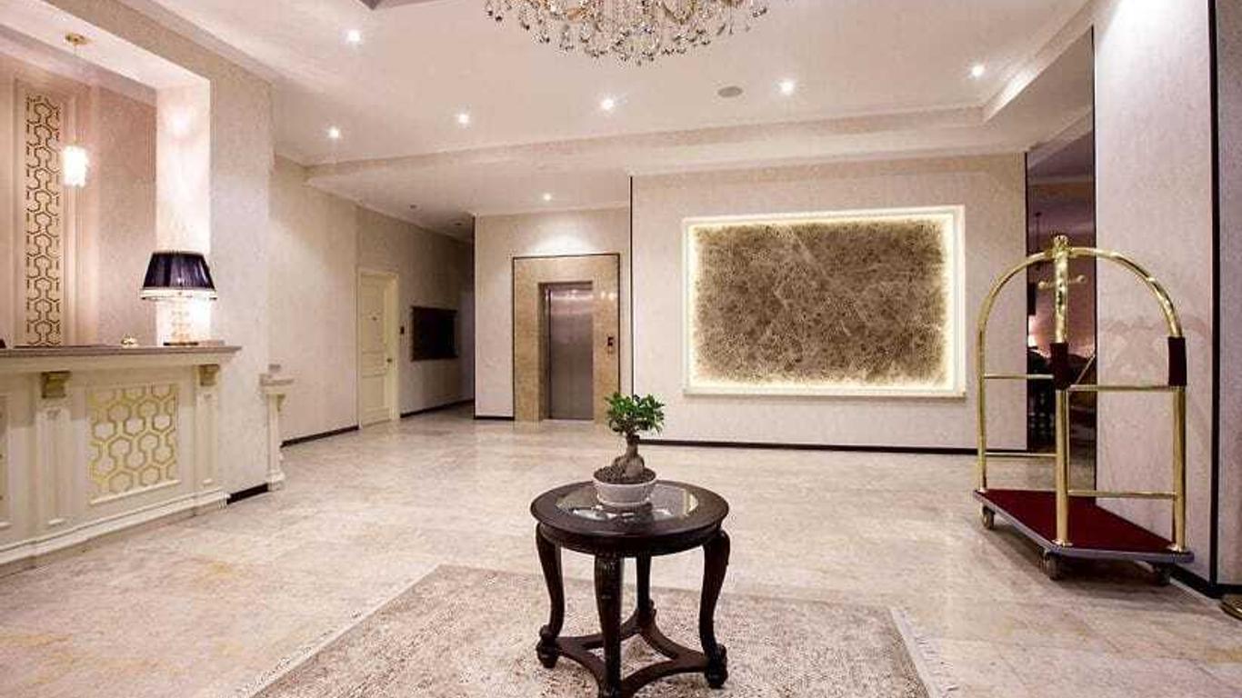 فندق لايرتون تبليسي