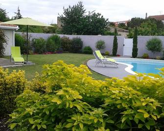 Gîte welcome with us cazeres - Palaminy - Piscina
