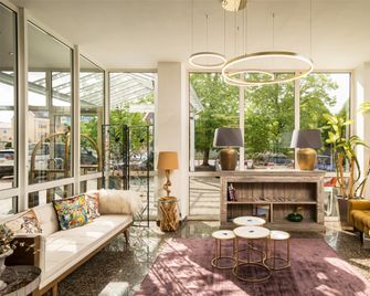 QU Hotel, Trademark Collection by Wyndham - Augsburg - Lobby