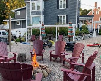 Cottage 8-9 - Stand Alone 2 Bedroom / 2 Bath - Wolfeboro - Patio