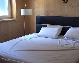 Suite on the second floor of a typical home - Bazas