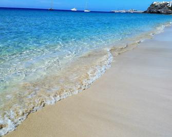 Charming bungalow, by the sea, close to the beach, large terrace 25 m. WIFI - Pájara - Beach