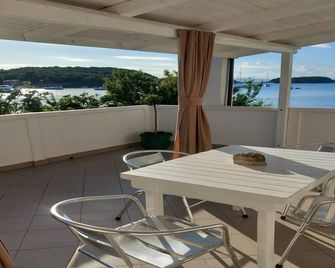 Guest House Green Corner Supetarska Draga - Supetarska Draga - Balcón