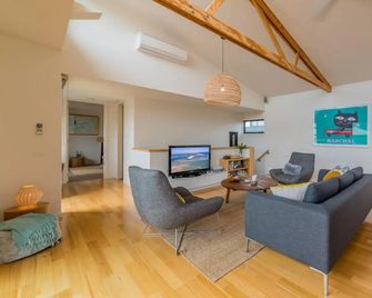 Luxe Townhouse - WiFi included - Inverloch