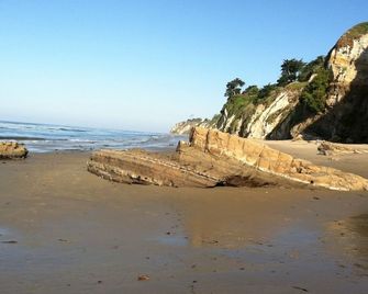 Views of Ocean & Islands & 100 Steps to Shoreline Park - 43 Five Star Reviews - Santa Barbara - Beach