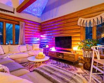 Cozy Cabin Inn - Owen Sound - Вітальня