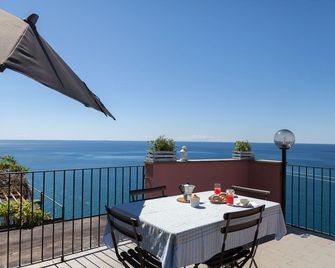 Private apartment in Corniglia Cinque Terre, terrace sea view - Corniglia - Balcony