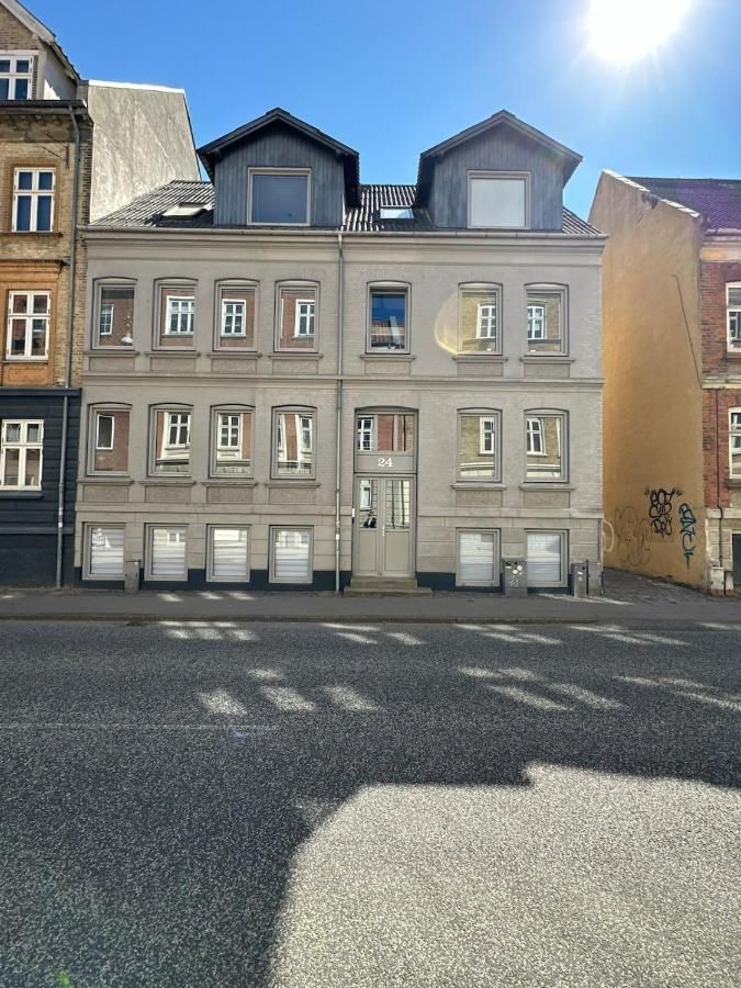 City Center Modern 2-BR Haven with a Stylish Twist – Aalborg