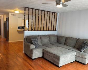 Charming 2-bedroom apartment in wonderful Jefferson City with WiFi, AC - Jefferson City