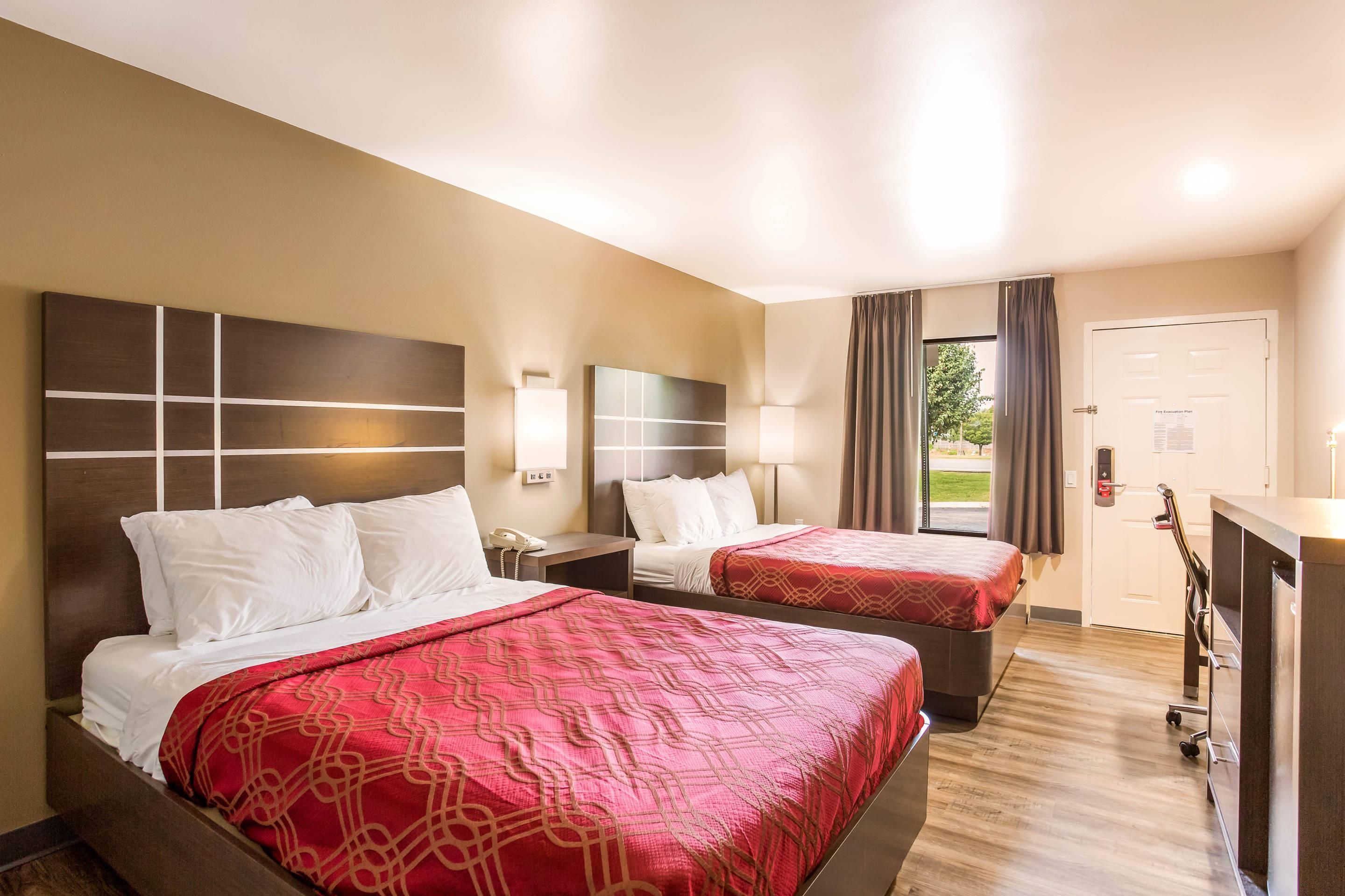 Econo Lodge Inn & Suites Murfreesboro Shopping District - Murfreesboro - Bedroom