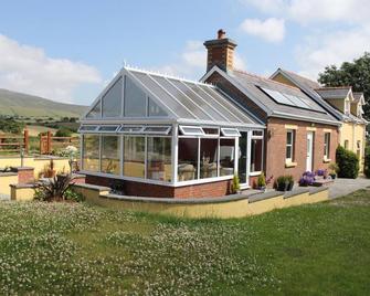 Brynhaul Bed And Breakfast - Clarbeston - Building