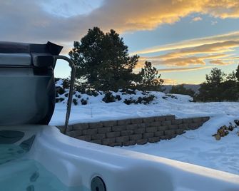 Private Suite With Hot Tub - 8 Miles From The Air Force Academy! - Monument - Pool